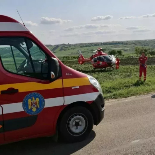 Elicopterul SMURD intervine pentru salvarea unui bărbat grav rănit într-un accident de bicicletă