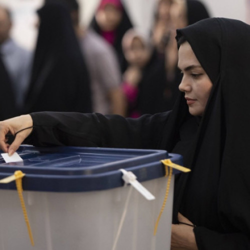 Massoud Pezeshkian și Said Jalili vor merge în turul doi al alegerilor prezidențiale din Iran