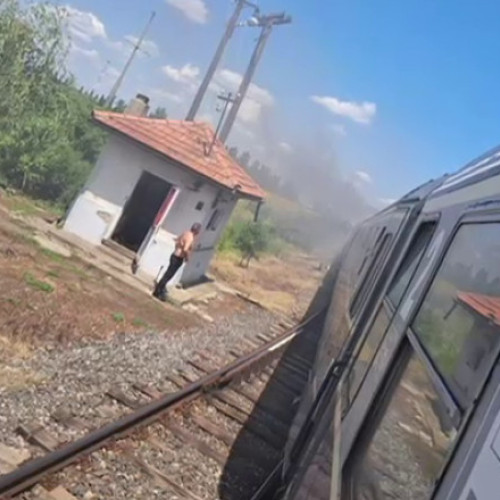 Locomotiva unui tren Mangalia-Oradea a luat foc: 120 de pasageri evacuati de urgenta