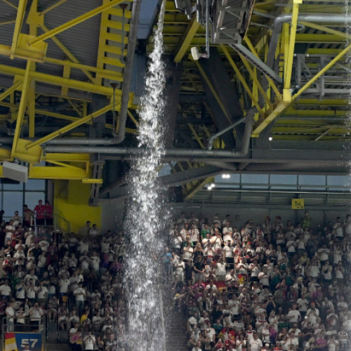 Meciul dintre Germania și Danemarca a fost reluat după o întrerupere de 25 de minute din cauza vremii