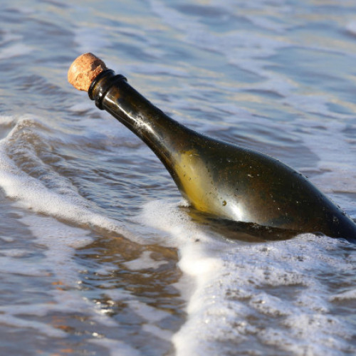 Patru pescari din Sri Lanka au murit după ce au băut un lichid necunoscut găsit pe mare