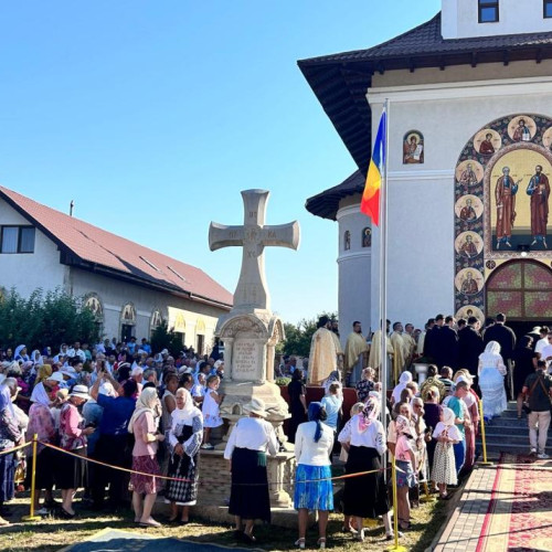 IPS Teofan a sfințit pictura unei biserici din Botoșani