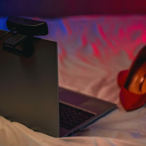 Proiect de lege împotriva activităților de videochat, inițiat de deputatul PSD Iulian-Alexandru Badea