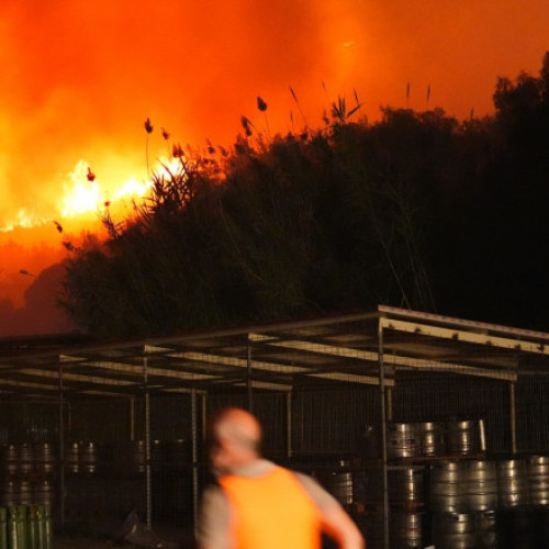 Incendii devastatoare în Turcia și Grecia: turiștii sunt evacuați