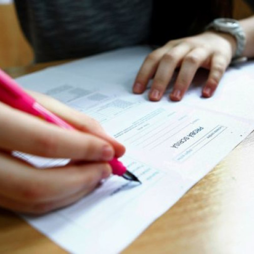 Examenul de bacalaureat a continuat cu proba la limba și literatura română în județul Mureș