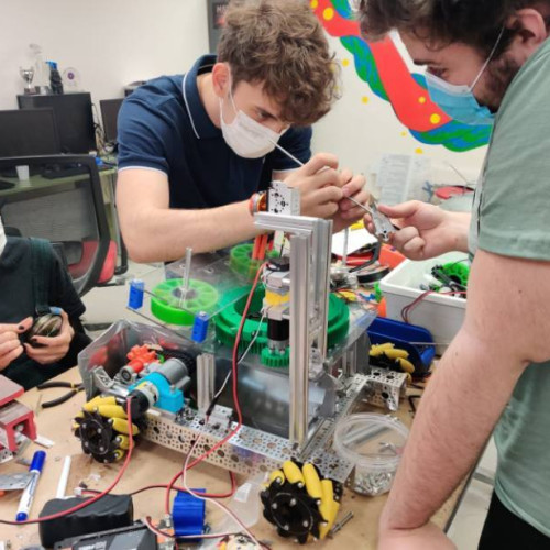 Două echipe de elevi din România au câștigat competiția internațională de robotică "Maryland Tech Invitational"