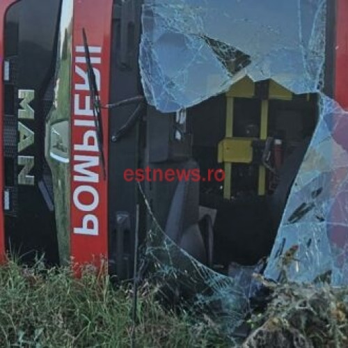 Accident rutier grav pe DJ 244A: Doi pompieri răniți