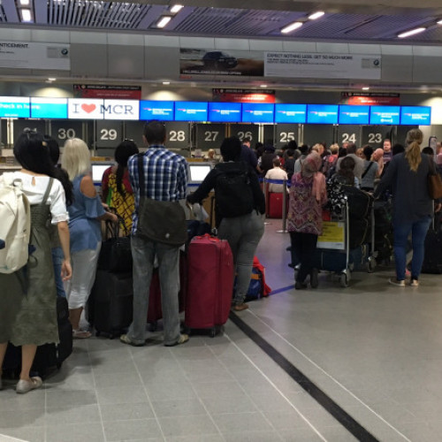 Peste 200 de pasageri evacuați din avion pe Aeroportul Henri Coandă