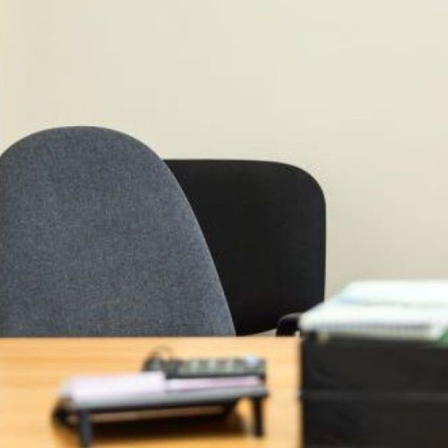 Primăria Unteni caută secretar cu studii superioare și master