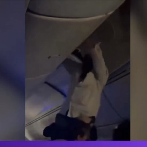 30 de pasageri răniți în urma turbulențelor puternice într-un zbor transatlantic