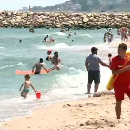 Incident șocant pe o plajă din Năvodari: un copil mușcat de o femeie