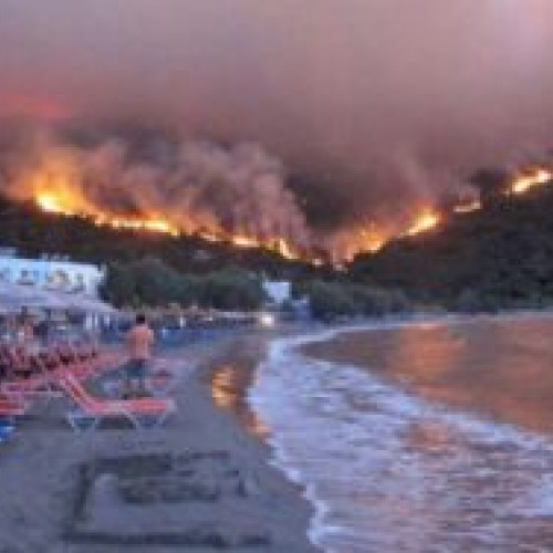 Alertă în Turcia și Grecia: Incendiile fac ravagii