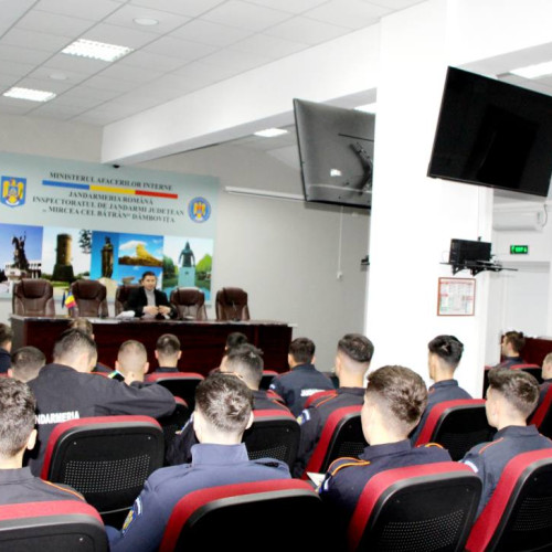Elevi de la Școala Militară de Subofițeri Jandarmi în stagiu de practică la Inspectoratul de Jandarmi Județean Dâmbovița