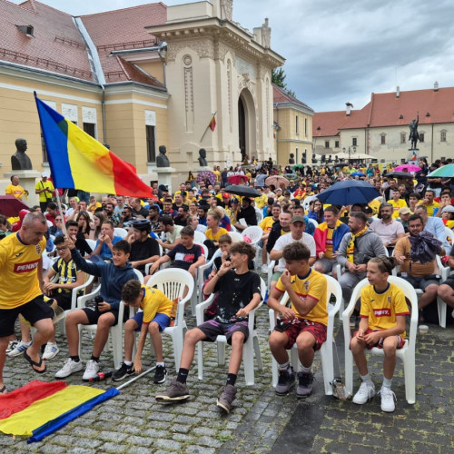 Suporteri români se adună la Cetatea Alba Carolina pentru a urmări meciul cu Olanda