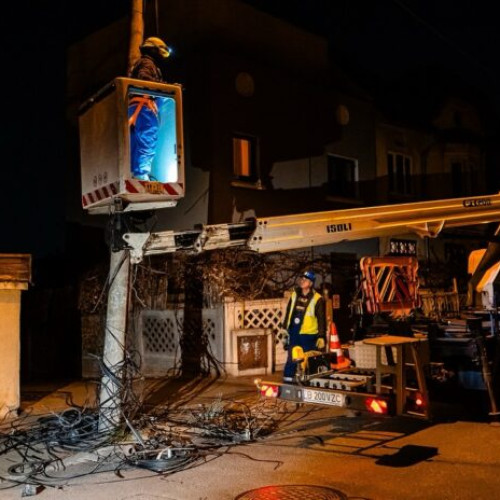 Primarul Nicușor Dan anunță eliminarea a încă 100 km de cabluri aeriene în București