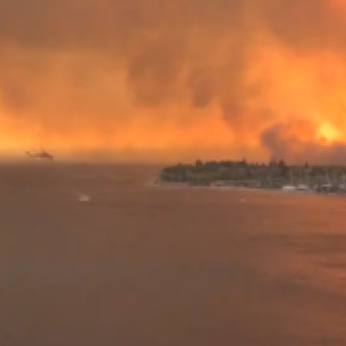 Fulgerele au provocat incendii pe insula Thassos: pompierii se luptă cu flăcările