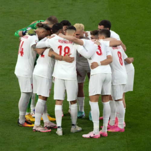 Selecționerul Turciei, Vincenzo Montella, se confruntă cu absențe importante pentru meciul cu Olanda