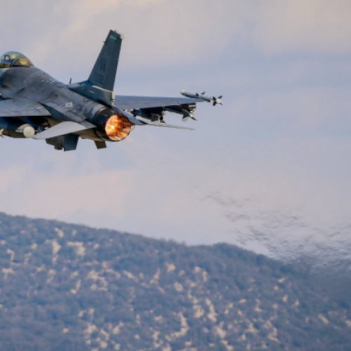 Piloți ucraineni se antrenează pe aeronave F-16 în Danemarca și SUA