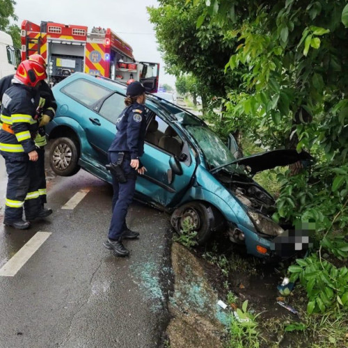 Accident rutier în Cristesti: o femeie rănită transportată la spital