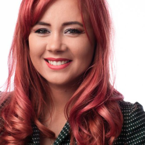 Presa online și social media domină modul în care românii se informează