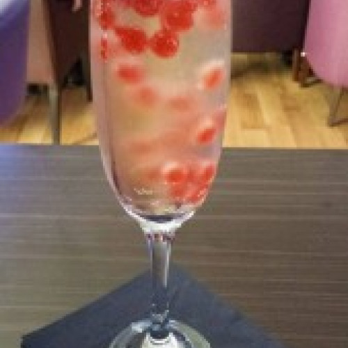 Cum ne putem hidrata vara: 10 băuturi răcoritoare și delicioase