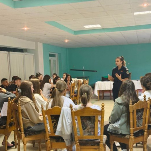 Informare crucială pentru tinerii din Centrul de Agrement "Codrii de Arama"