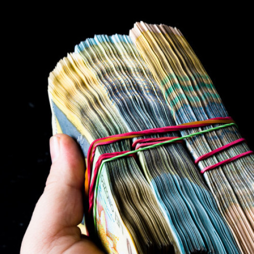 Un bărbat din Hunedoara a fost reținut pentru mai multe infracțiuni financiare