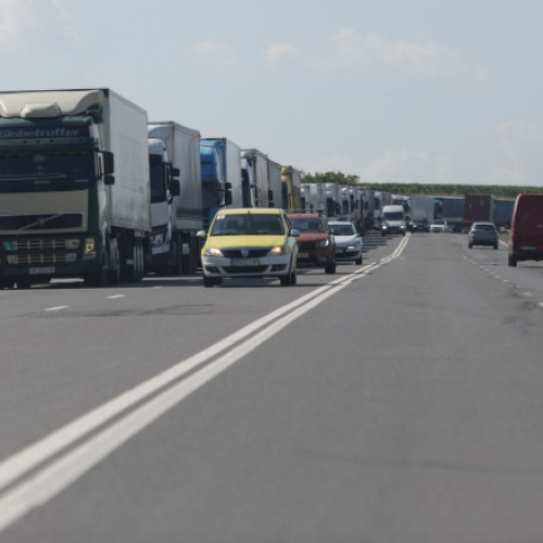 Transportatorii se revoltă din cauza închiderii Podului Giurgiu-Ruse și a DN7 Valea Oltului. „Creşte riscul de accidente”