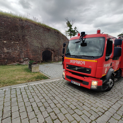 Incendiu în șanțurile Cetății Alba Carolina