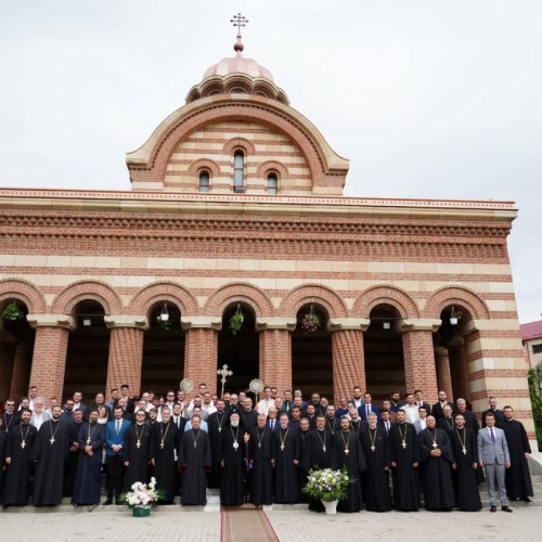 Absolvenții Facultății de Teologie și Științele Educației de la Universitatea "Valahia" din Târgoviște au depus jurământul de credință