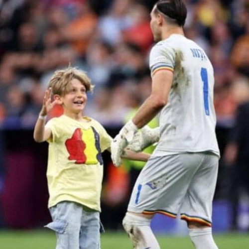 Un gest impresionant din partea unui om de afaceri din Botoșani pentru un fan tânăr al naționalei României