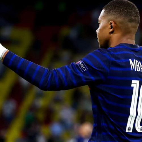 Kylian Mbappe îndeamnă alegătorii francezi să respingă extrema dreaptă la alegerile parlamentare