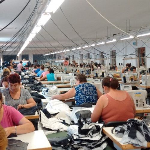 Bunurile unei fabrici de confecții din Botoșani, scoase la vânzare prin licitație publică