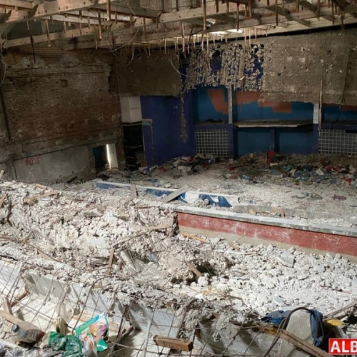 Clădirea fostului cinematograf Columna rămâne o ruină în Alba Iulia