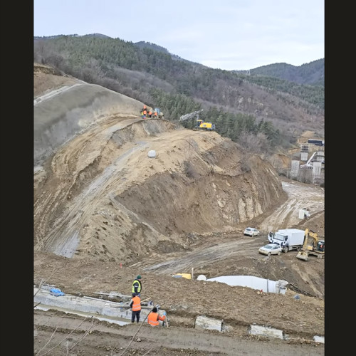 Lucrările avansează pe autostrada Boița-Cornetu, noul tunel este în construcție
