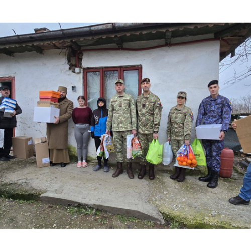 Militarii geniști din Brăila aduc bucurie familiilor nevoiașe de Sărbători