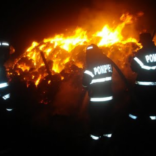 Incendiu în podul unei case din Giurgiu, pompierii acționează prompt