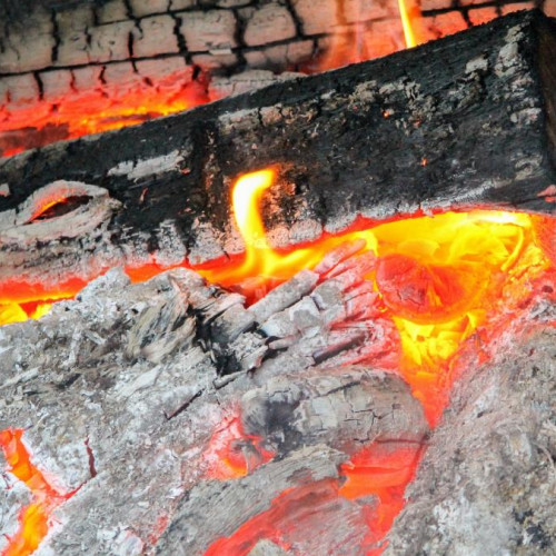 Incendiu fatal la o casă din Bolintin Deal: un bărbat și-a pierdut viața