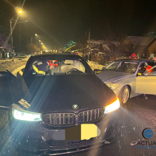 Accident rutier pe DN 67A în Comanda: o persoană blocată în autoturism