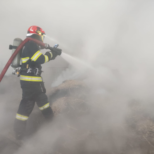 Incendiu devastator într-o gospodărie din Mihai Viteazu