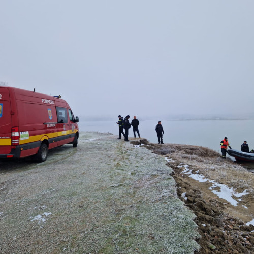Căutările persoanei dispărute în Dunăre, suspendate din cauza vremii