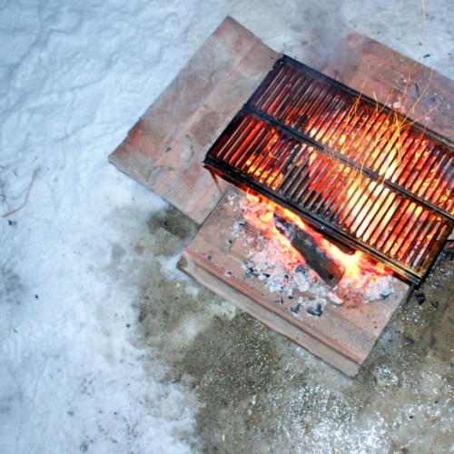 Botoșănean sancționat după ce a făcut grătar la un priveghi