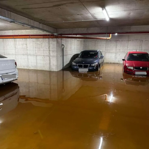 Avarie semnalată la parcarea subterană de pe str. Vasile Lupu