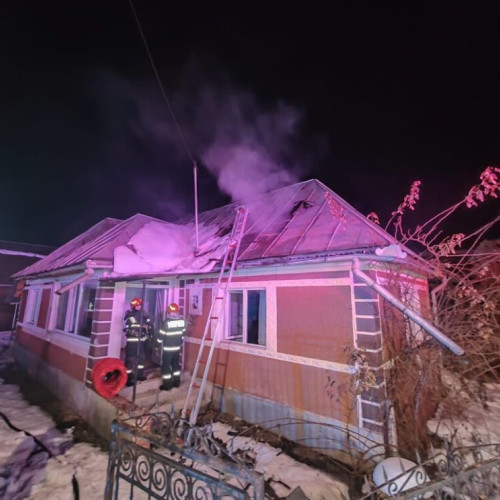Incendiu fără victime la un imobil din Beclean