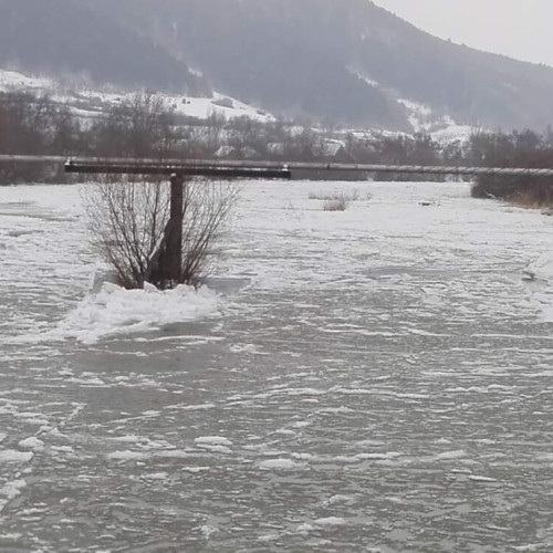 Risc de inundații în Bistrița-Năsăud, nivelul apei continuă să crească