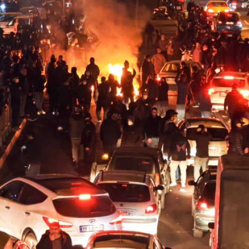 Tânăr ucis în Teheran: violențele protestelor iau proporții îngrijorătoare