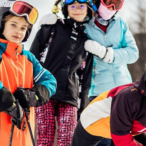 Tabără de schi pentru copii la Văliug în februarie 2026