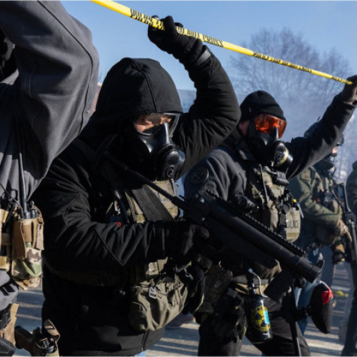 Confruntarea dintre locuitorii din Minneapolis și agenții federali continuă cu violență