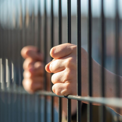 Suedia reduce vârsta răspunderii penale la 13 ani din cauza infracționalității