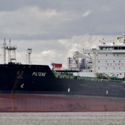 Spania monitorizează un petrolier suspectat că aparține flotei fantomă rusești